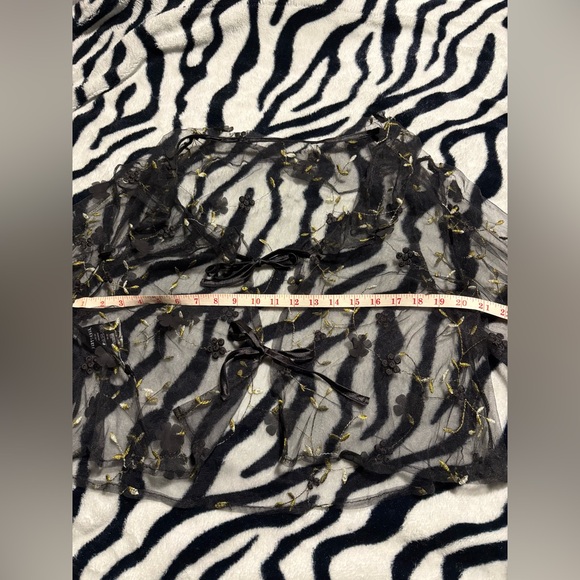 Disturbia Chrysanthi Applique Frill Collar Blouse - Picture 11 of 14